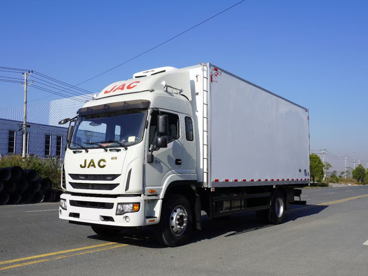 江淮德沃斯Q9冷藏車（6.8米）