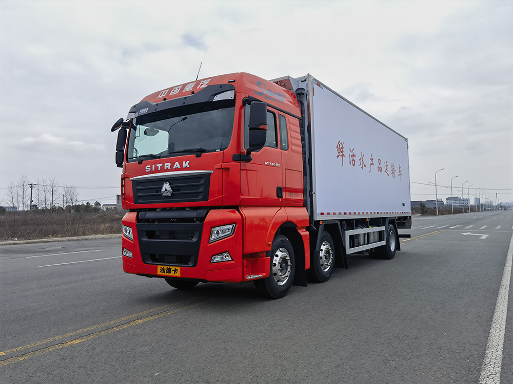 重汽汕德卡7米7鮮活魚蝦水產(chǎn)品運輸車